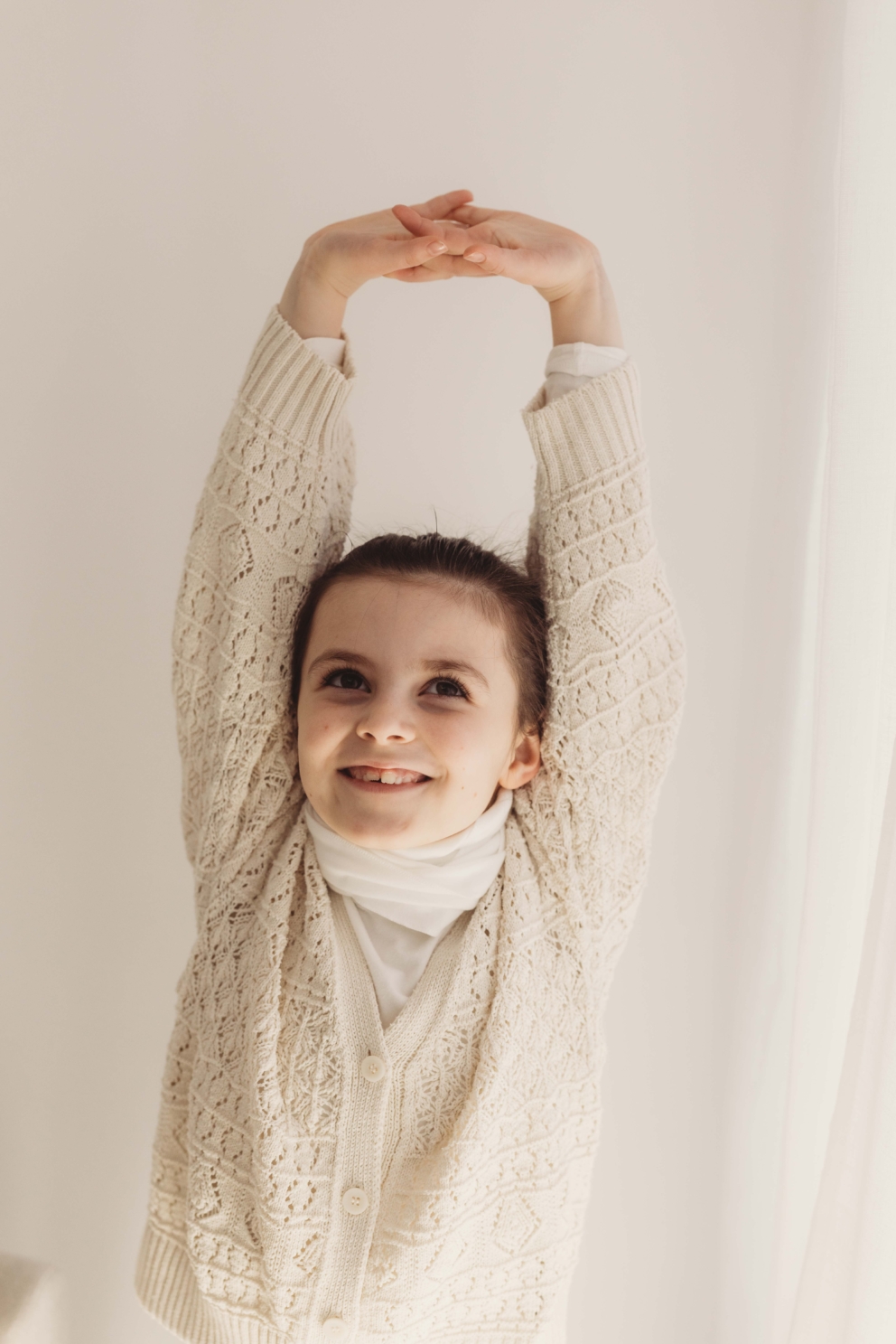 calm healthy skin child enjoying stretchy soft HappySkin eczema neck wrap